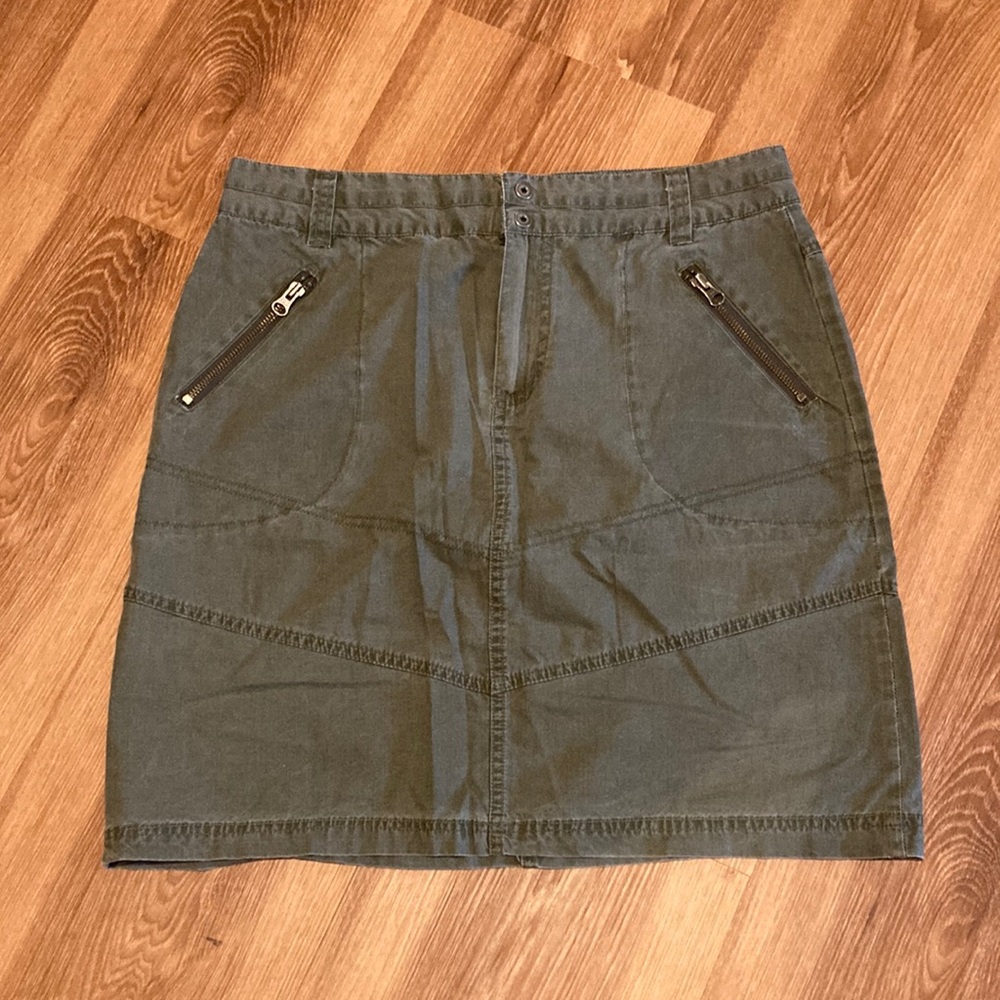 Women’s size 10 Columbia skirt